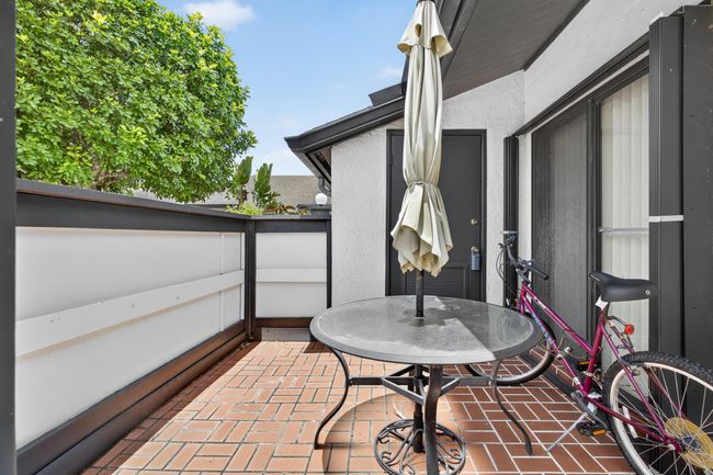 360 Quebec Ct, Condo with 3 bedrooms, 2 bathrooms and null parking in Royal Palm Beach FL | Image 4