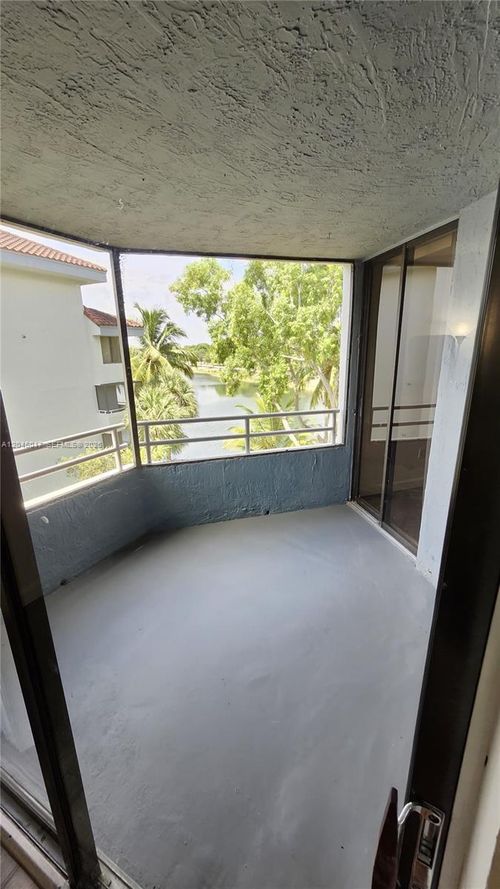 a-404-8305 Sw 152nd Ave, Miami, FL, 33193-4080 | Card Image