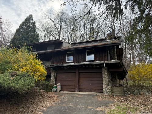 20 Badger St, New City, NY, 10956-1823 | Card Image