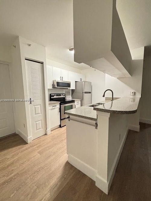 101-460 S Park Rd, Hollywood, FL, 33021-8742 | Card Image