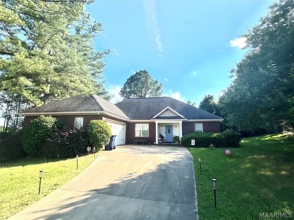 Forest Hill Ct, Wetumpka, AL 36093