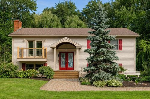 12 Taft Road, Portsmouth, NH, 03801 | Card Image
