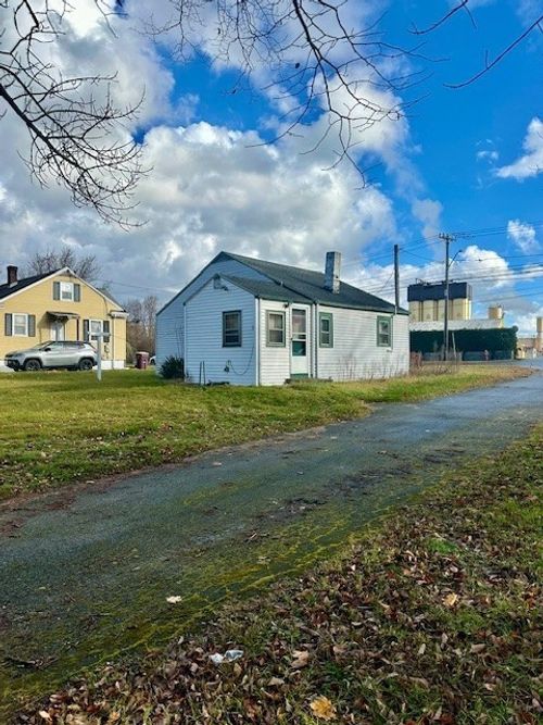 91 S Main St, Acushnet, MA, 02743-2838 | Card Image