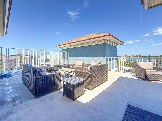 Private, massive rooftop Terrace | Image 12