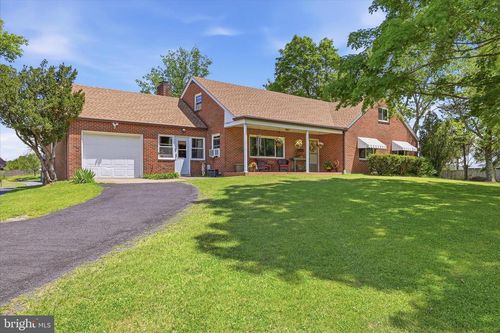 9581 Valley Rd, BERKELEY SPRINGS, WV, 25411-3198 | Card Image