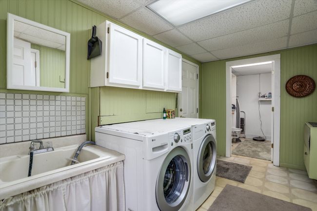 Extra Large 1st Floor Laundry Room | Image 18
