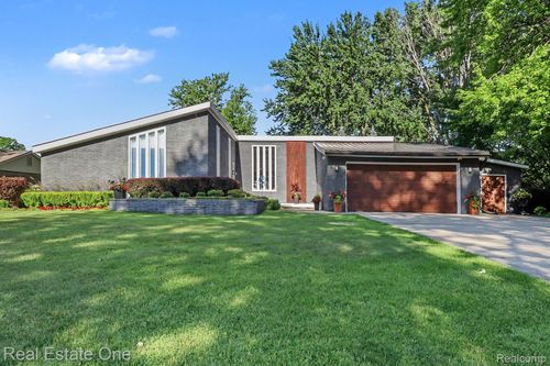 310 Pine Tree Rd, Lake Orion, MI, 48362-2543 | Card Image