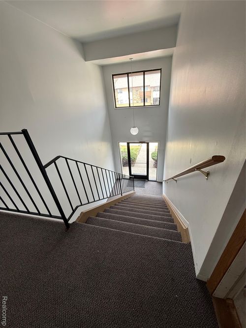 7624 Manor Cir, Westland, MI, 48185-7276 | Card Image