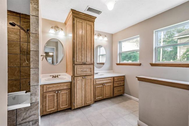 706 S Diamondhead Blvd, House other with 4 bedrooms, 3 bathrooms and 2 parking in Crosby TX | Image 13