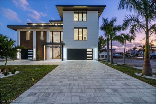 256 Trade Winds Ave, NAPLES, FL, 34108-2327 | Card Image