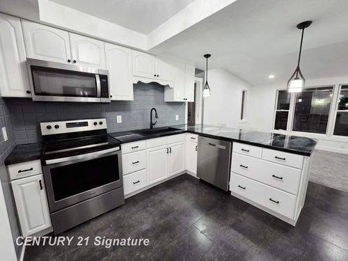 7203 Rodgers St, Genesee, MI, 48437-7707 | Card Image