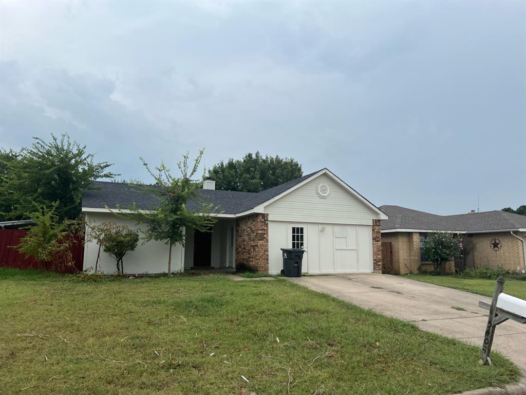 Lilac Dr, Arlington, TX 76018