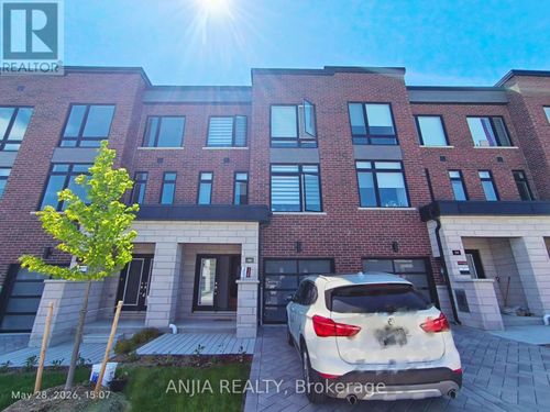 32 Danielle Moore Circle, Toronto (Bendale), ON, M1P2S7 | Card Image