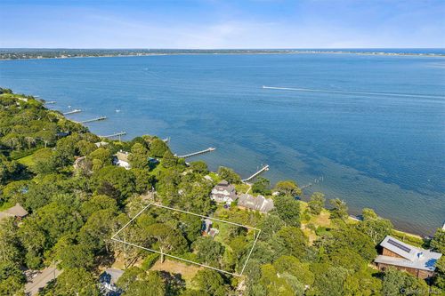 172 Bay Avenue E, Southampton, NY, 11946 | Card Image