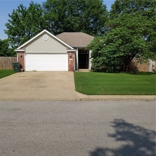 1827 N Pine Crest Ave, Fayetteville, AR, 72704-6736 | Card Image