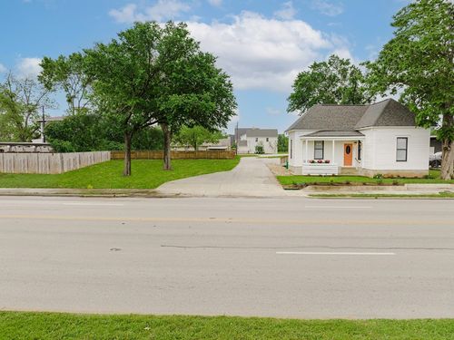 612 W University Ave, Georgetown, TX, 78626-6682 | Card Image