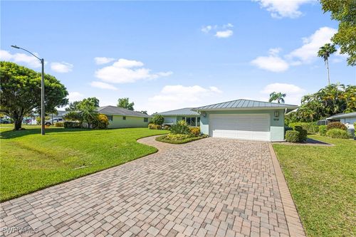 9757 Berkshire St, NAPLES, FL, 34109-1603 | Card Image