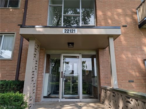 e12-22121 River Oaks, Rocky River, OH, 44116 | Card Image