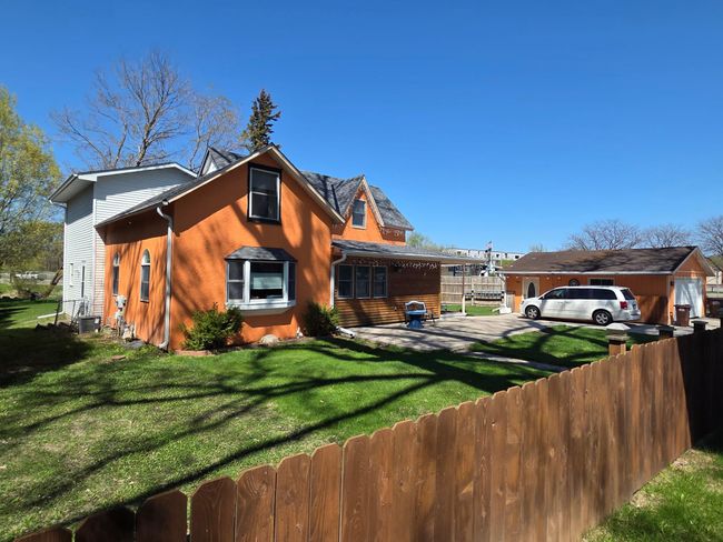 Large fenced yard | Image 27