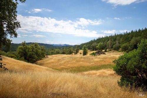 48600 Highway 101, Laytonville, CA, 95454-9001 | Card Image