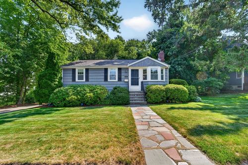 462 Chestnut St, Needham, MA, 02492-2825 | Card Image