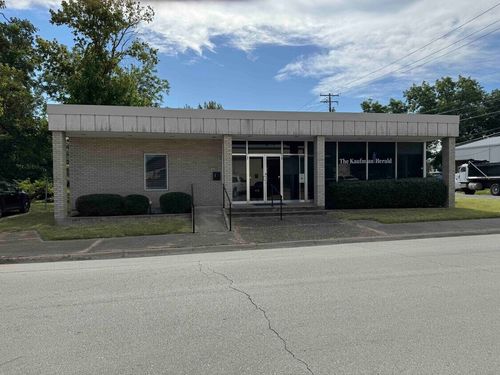 300 N Washington St, Kaufman, TX, 75142-1345 | Card Image