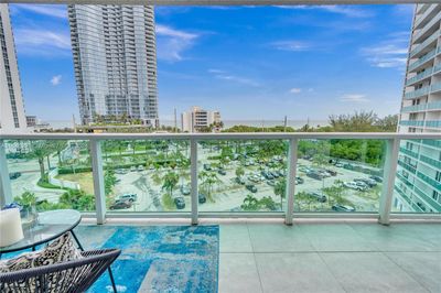 709 - 100 Bayview Dr, Condo with 1 bedrooms, 1 bathrooms and null parking in Sunny Isles Beach FL | Image 1