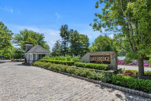 35 Lakebridge Dr S, Kings Park, NY, 11754-3942 | Card Image