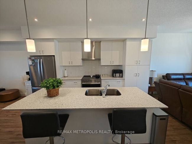 6 Lily Lane, Condo with 3 bedrooms, 3 bathrooms and 1 parking in Guelph ON | Image 5