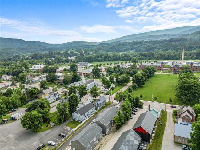 27 Gardner Lane, Condo with 2 bedrooms, 3 bathrooms and null parking in Waterbury VT | Image 33
