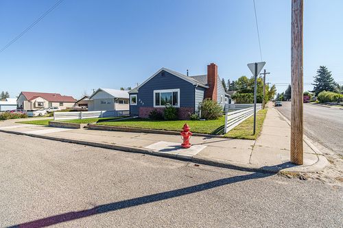 237 5th Ave Se, Cut Bank, MT, 59427-3308 | Card Image