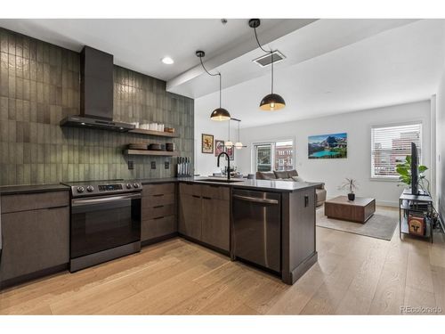 apt-411-1950 N Logan St, Denver, CO, 80203-1175 | Card Image