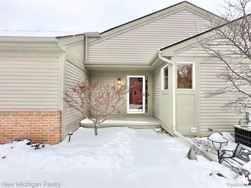 3125 Falcon Drive, Burton, MI, 48519 | Card Image