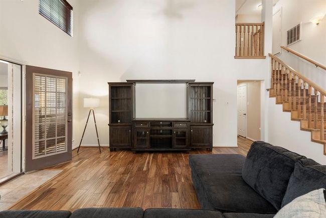 Living area. | Image 11