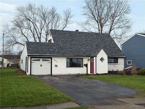 1662 Broadway, Grand Island, NY, 14072-2728 | Card Image