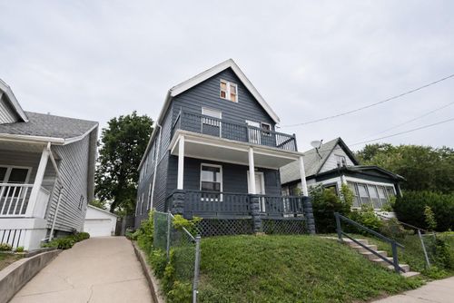 1554 W Chambers St, Milwaukee, WI, 53206-2218 | Card Image