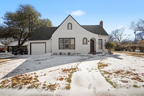 605 W Crockett St, Ennis, TX, 75119-4610 | Card Image