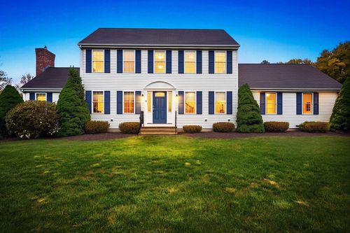 10 Wilson Drive, Uxbridge, MA, 01569 | Card Image