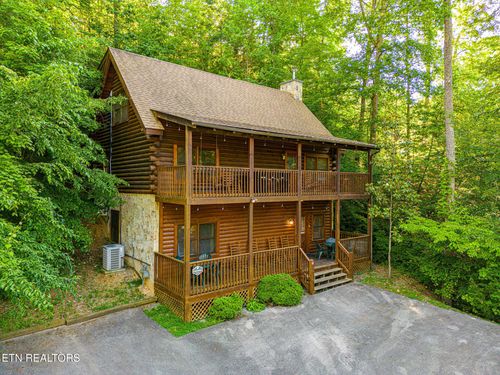 678 Eagles Blvd Way, Pigeon Forge, TN, 37863 | Card Image