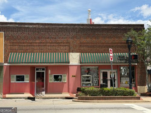 114 Peterson Ave S, Douglas, GA, 31533-5258 | Card Image