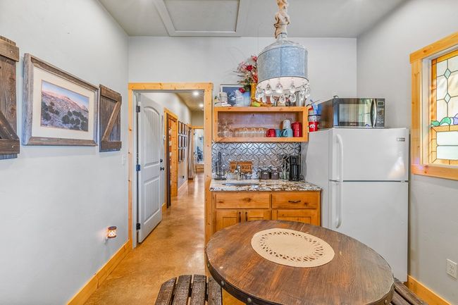202 S Bowie St, Home with 5 bedrooms, 6 bathrooms and 1 parking in Fredericksburg TX | Image 29