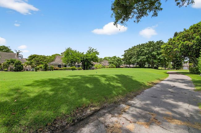 6858 Fountains Cir, Condo with 3 bedrooms, 3 bathrooms and null parking in Lake Worth FL | Image 56
