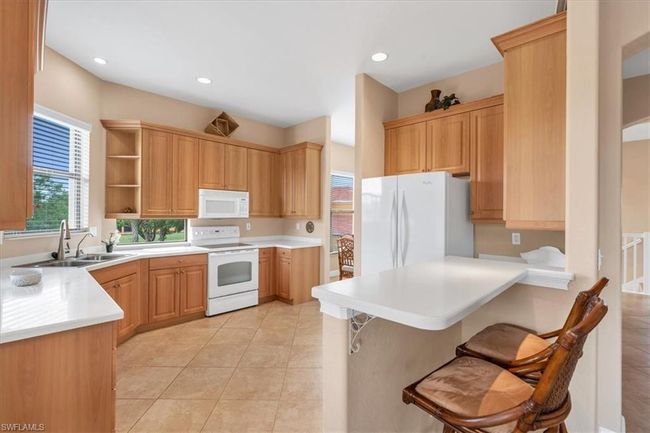 202 - 15911 Prentiss Pointe Cir, Condo with 3 bedrooms, 2 bathrooms and 2 parking in FORT MYERS FL | Image 8