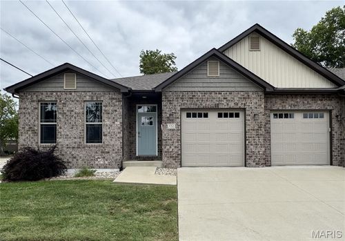 132 E Locust St, Columbia, IL, 62236-2214 | Card Image