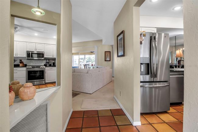 APT-9C - 6101 34 Th St W, Condo with 3 bedrooms, 2 bathrooms and null parking in BRADENTON FL | Image 6