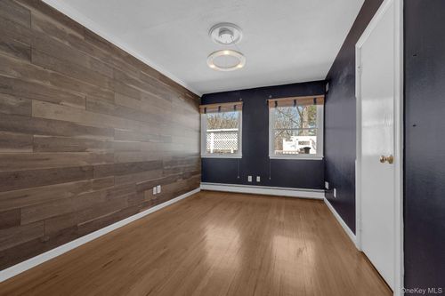 3 Glen Way, Cold Spring Harbor, NY, 11724-1803 | Card Image