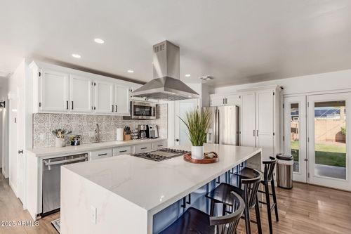 8602 E Cambridge Ave, Scottsdale, AZ, 85257-1808 | Card Image