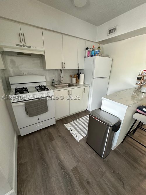8-6805 N Kendall Dr, Pinecrest, FL, 33156-1528 | Card Image