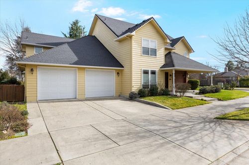 404 Silver Creek Dr, Central Point, OR, 97502-5007 | Card Image