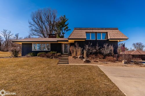 1717 Country Club Pl, Marshalltown, IA, 50158-3812 | Card Image
